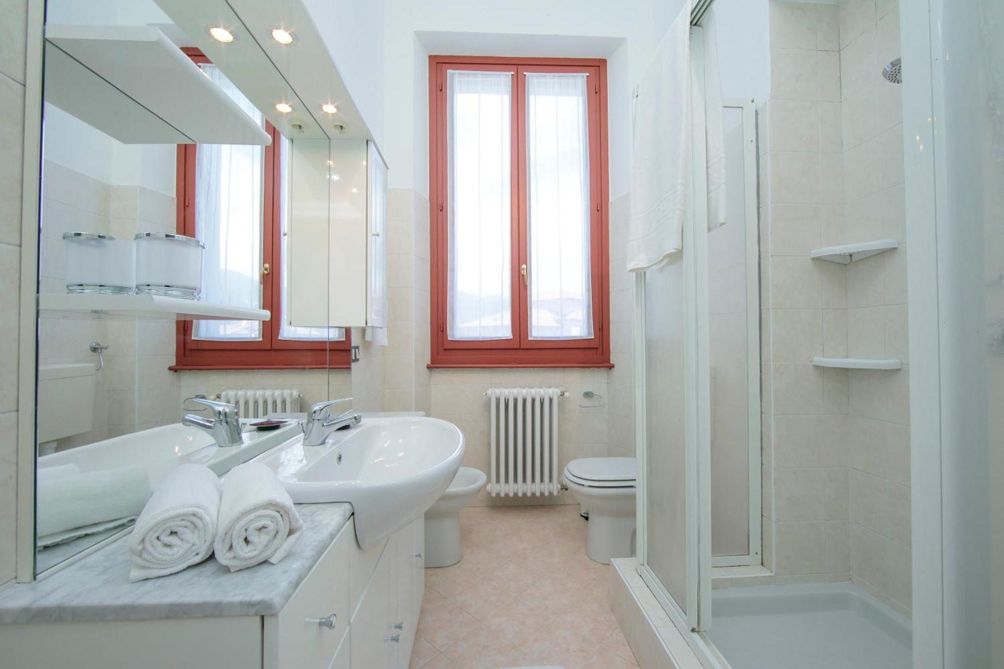 Residenza Oleandro Lake View Luino Center - Happy Rentals Exterior photo